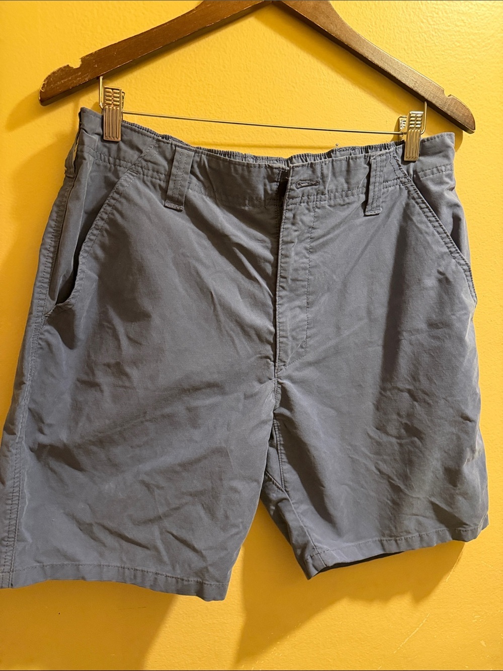 Wrangler Men's Gray Flat-Front Casual Shorts